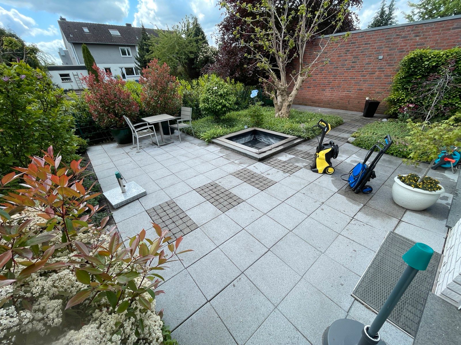 Präzise Heckenpflege als Referenzarbeit